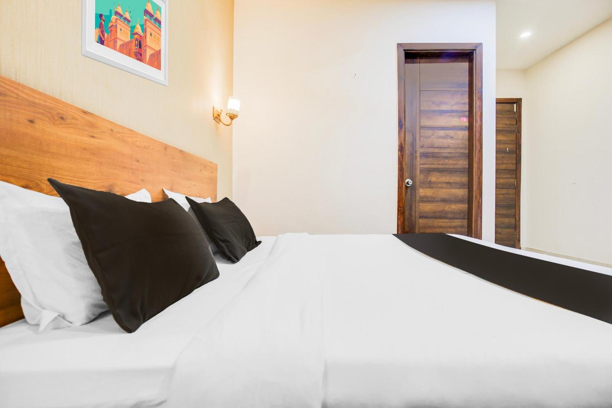 Super Townhouse Grand Fortune Amritsar Bagian luar foto