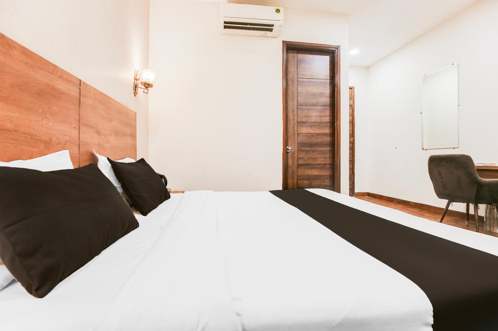 Super Townhouse Grand Fortune Amritsar Bagian luar foto