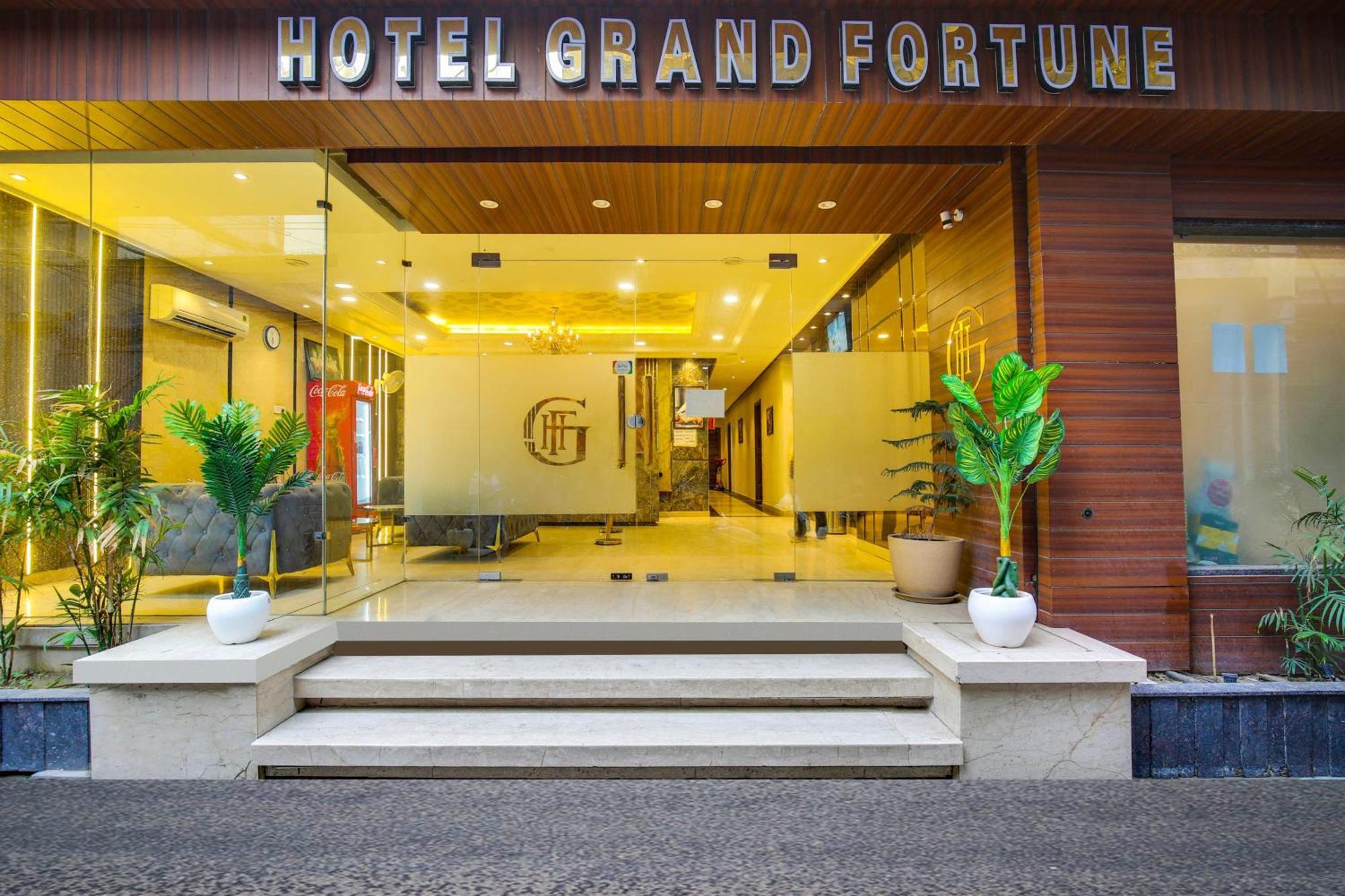 Super Townhouse Grand Fortune Amritsar Bagian luar foto