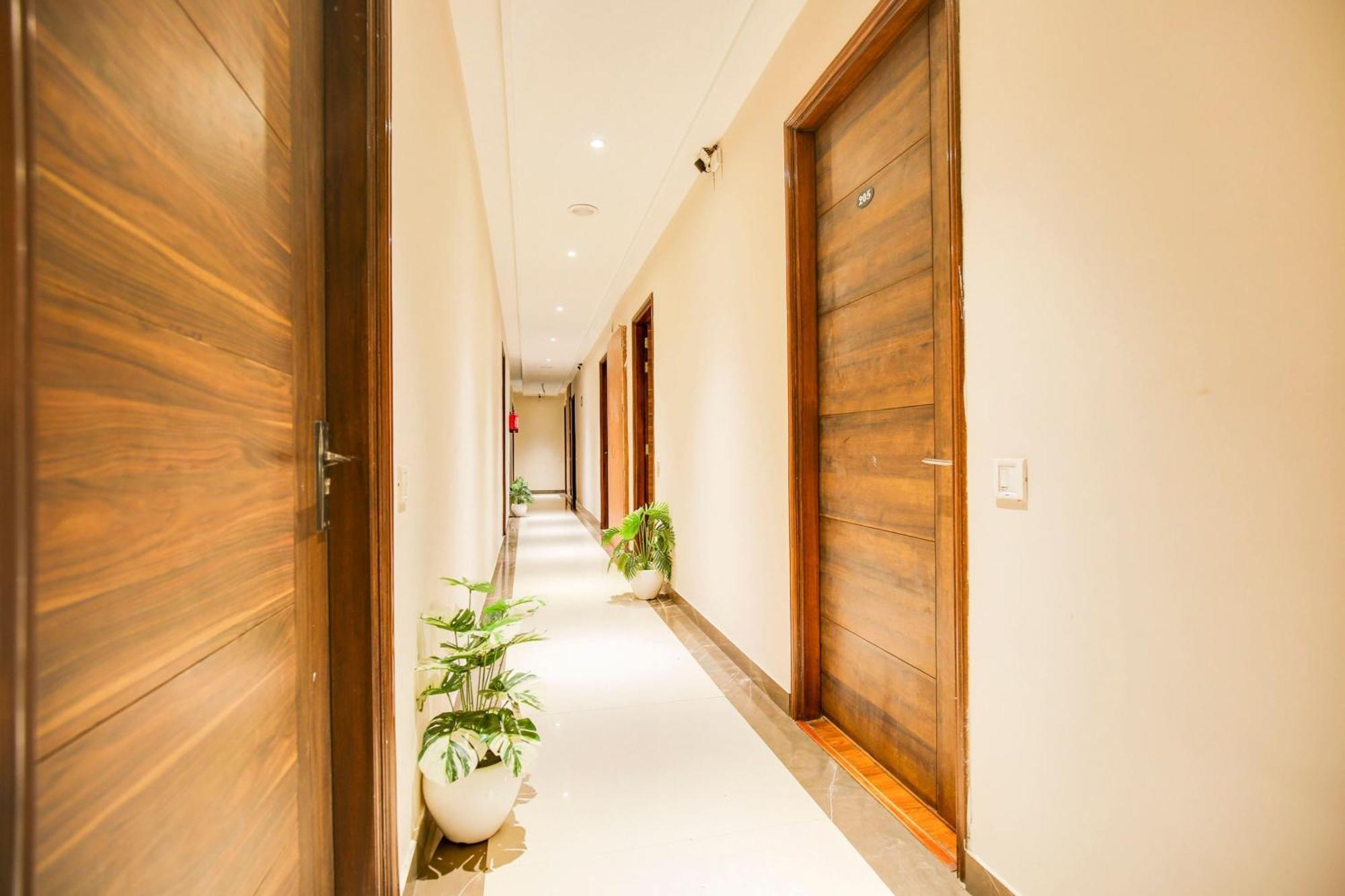 Super Townhouse Grand Fortune Amritsar Bagian luar foto