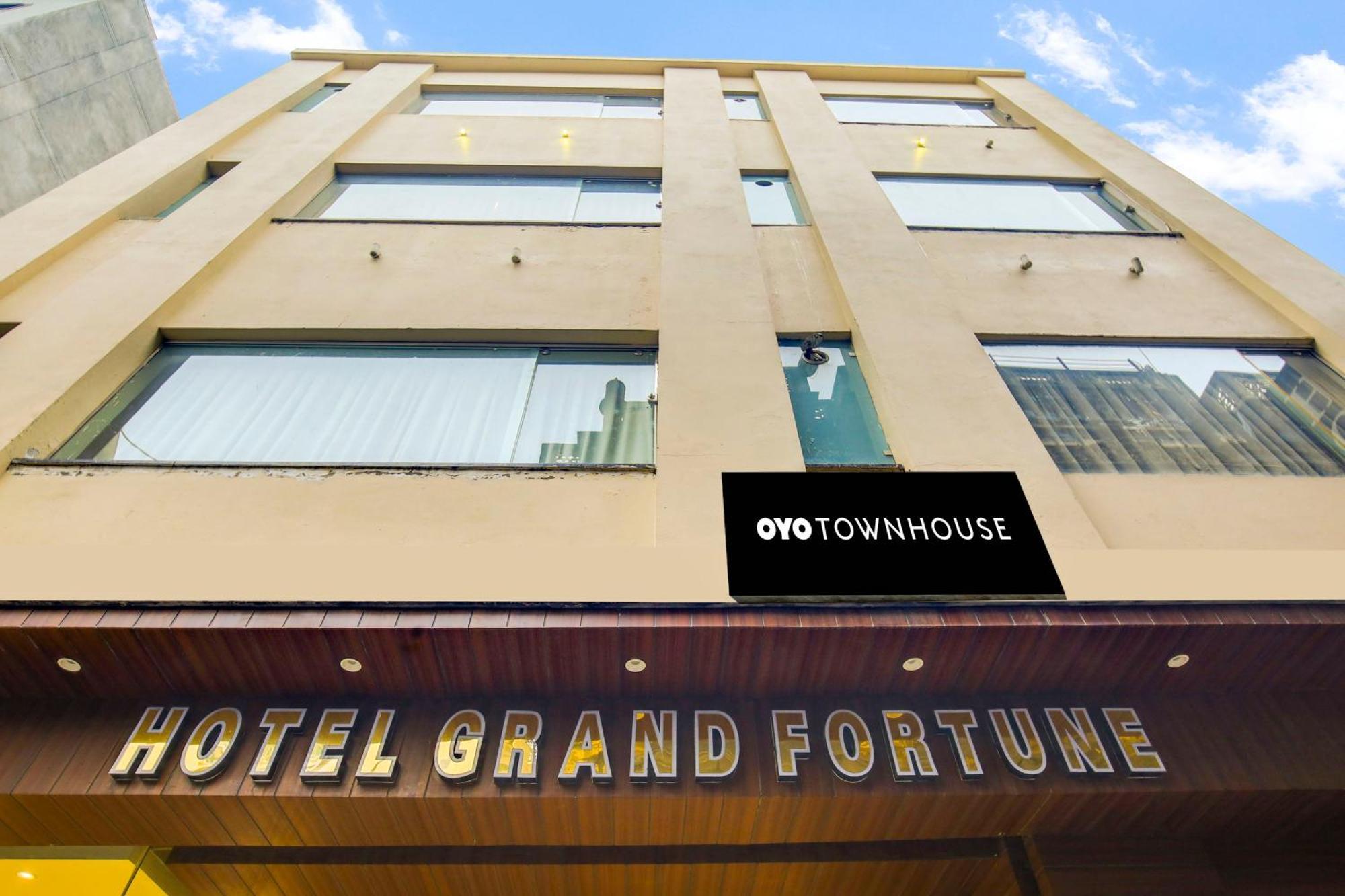 Super Townhouse Grand Fortune Amritsar Bagian luar foto