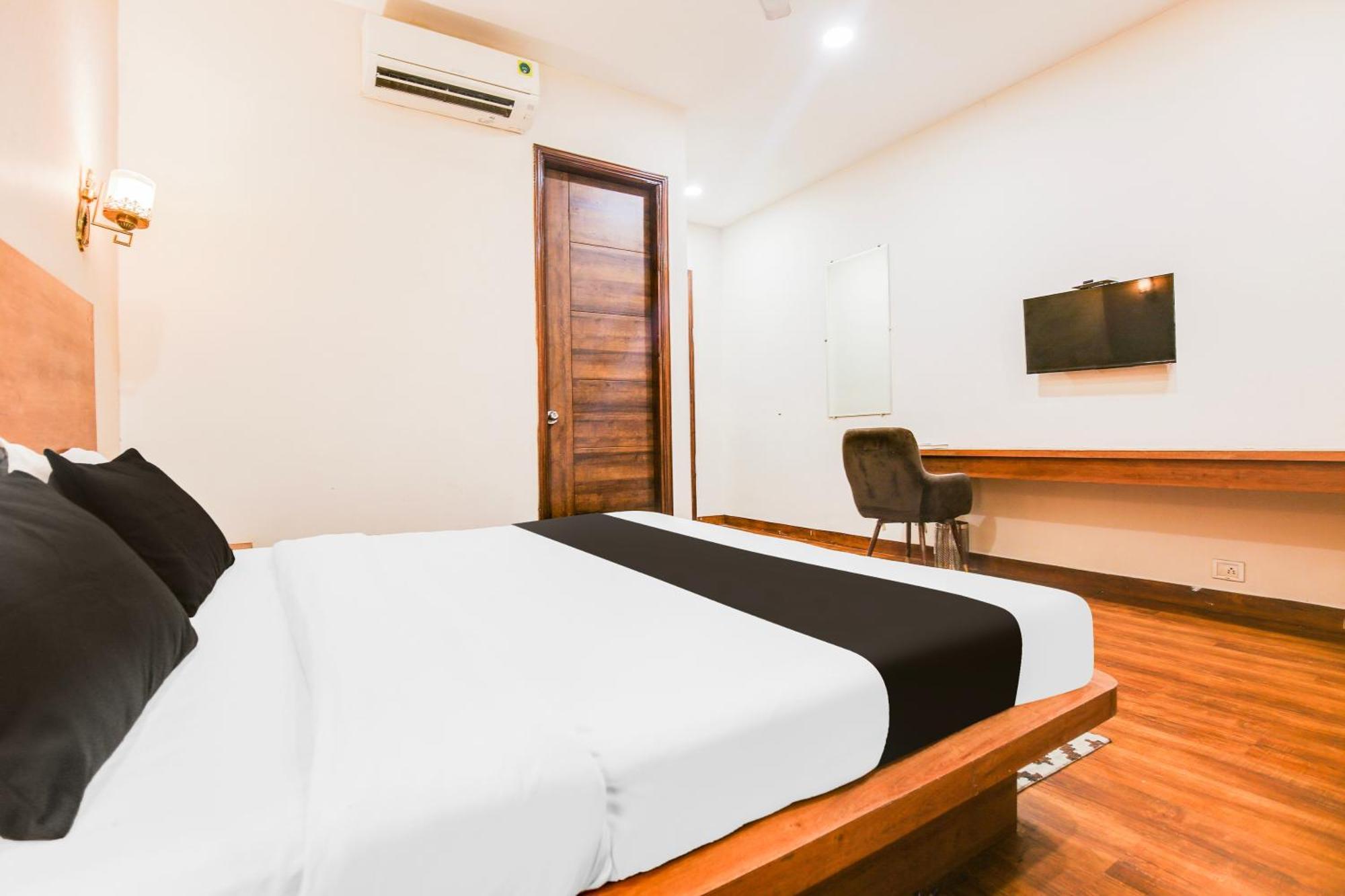 Super Townhouse Grand Fortune Amritsar Bagian luar foto