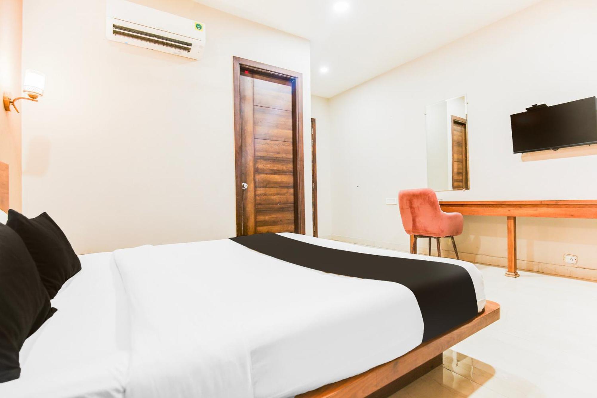 Super Townhouse Grand Fortune Amritsar Bagian luar foto